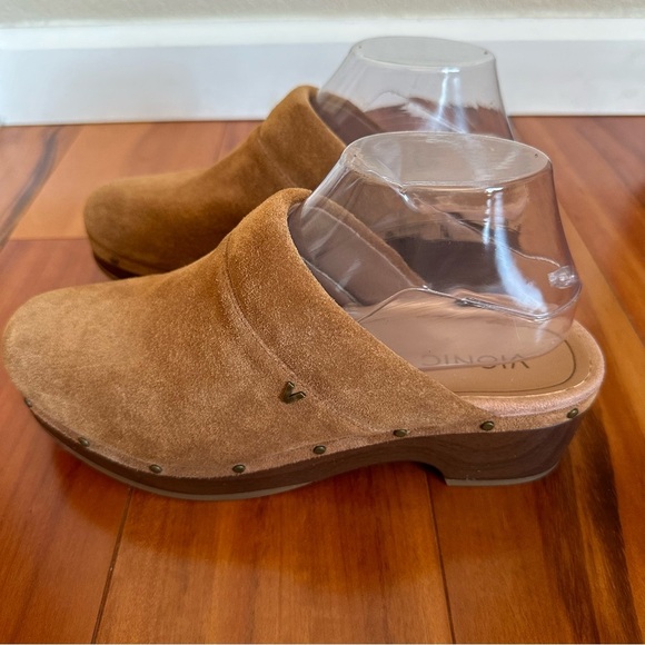 NWOT Vionic Day Kacie Suede Studded in Toffee Heeled Clogs - Picture 8 of 13